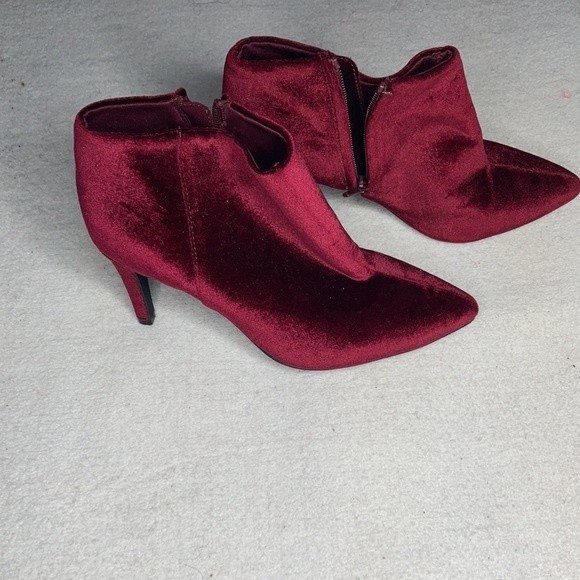 Old Navy Red Velvet Ankle Boots 8 - Picture 3 of 6